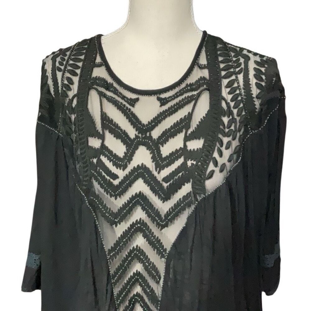 Kimchi Blue Black Open Back Embroidered Beaded Semi  Sheer Top NWT Size Large - Picture 2 of 8